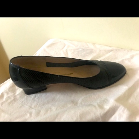 Navy blue Ferragamo shoes - Picture 4 of 4